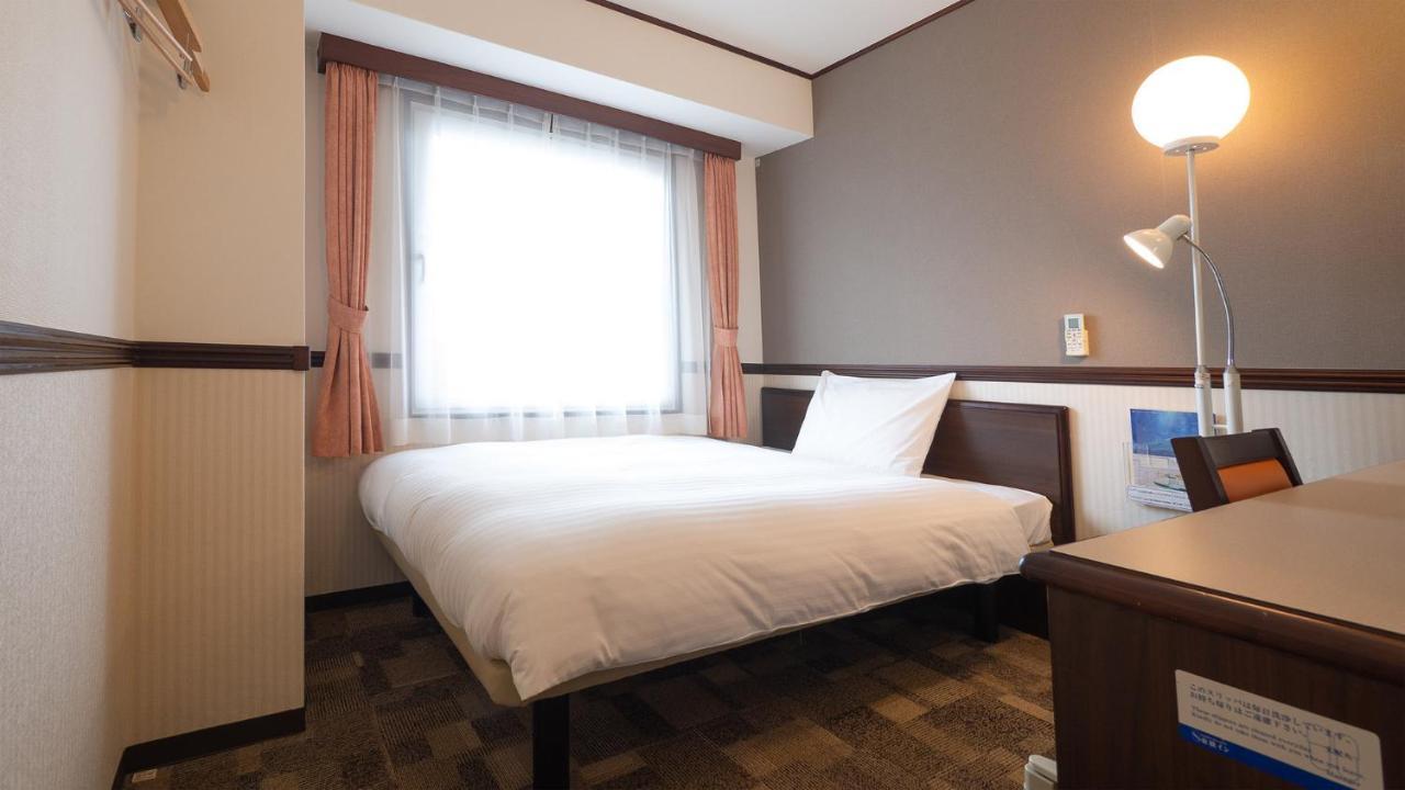 Toyoko Inn Shin-Osaka Chuo-Guchi Honkan Eksteriør billede